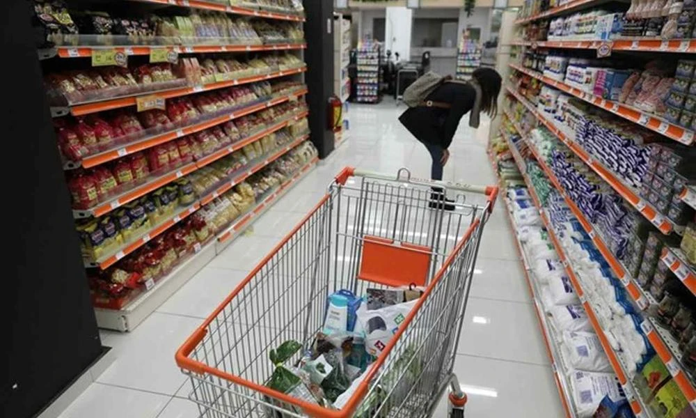 «Βαρύς και ασήκωτος» ο φετινός χειμώνας με ακριβό πετρέλαιο θέρμανσης και άνοδο στα τρόφιμα